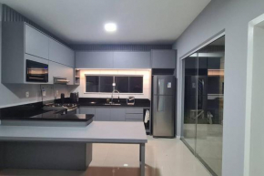 sobrado região central de Itapoá 11 pessoas